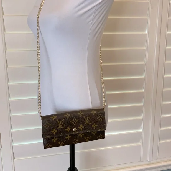 ⚡️⚡️💯AUTH Louis Vuitton Sarah wallet WOC ⚡️⚡️ - Picture 11 of 14